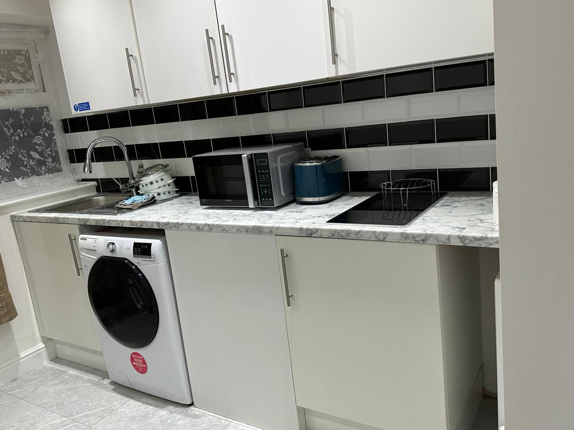 4Th Studio Flat With Private Own Bathroom A London Luxury Family Home Setup And Furnished With Double Bed Plus A Double Futon-Sofa Bed A Single Futon Bed A Baby Cot And Garden And Free Parking Екстериор снимка