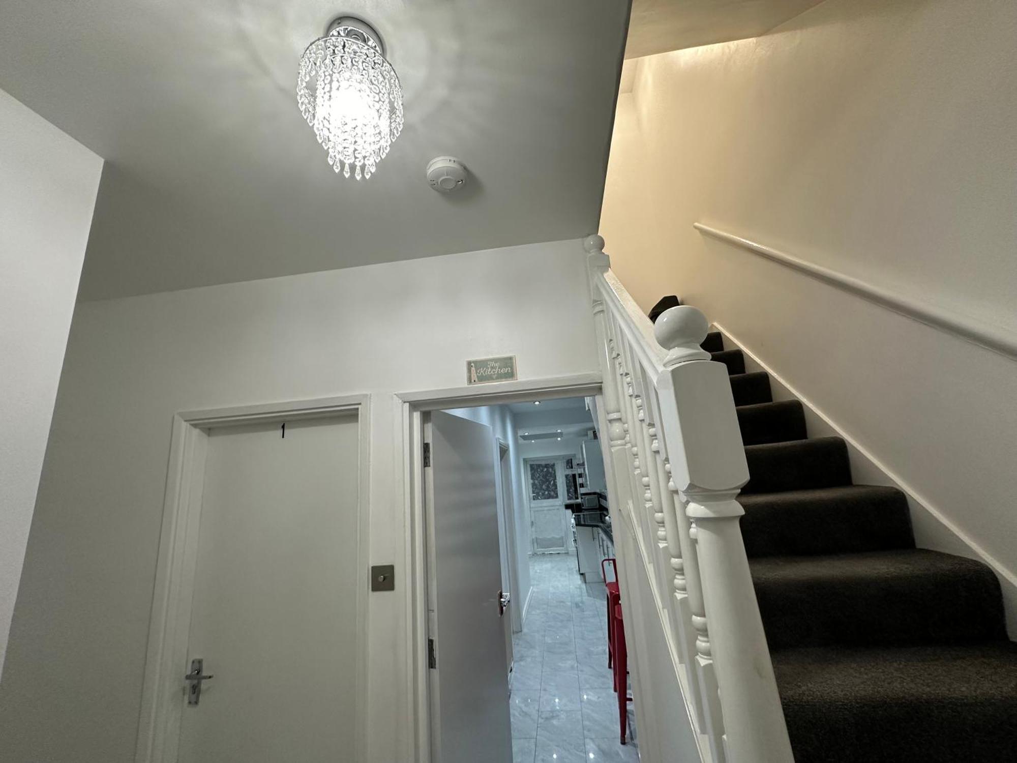 4Th Studio Flat With Private Own Bathroom A London Luxury Family Home Setup And Furnished With Double Bed Plus A Double Futon-Sofa Bed A Single Futon Bed A Baby Cot And Garden And Free Parking Екстериор снимка