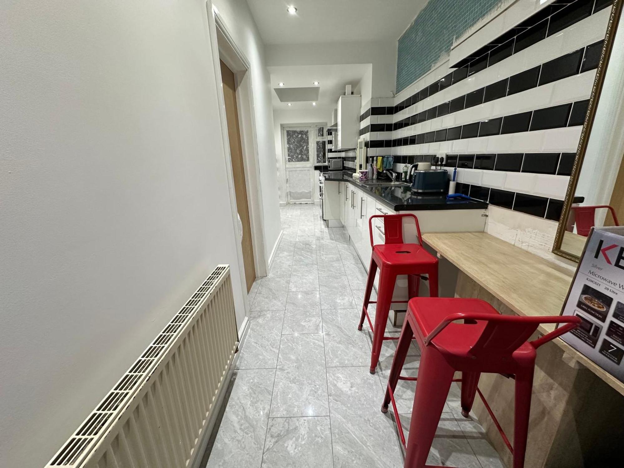 4Th Studio Flat With Private Own Bathroom A London Luxury Family Home Setup And Furnished With Double Bed Plus A Double Futon-Sofa Bed A Single Futon Bed A Baby Cot And Garden And Free Parking Екстериор снимка